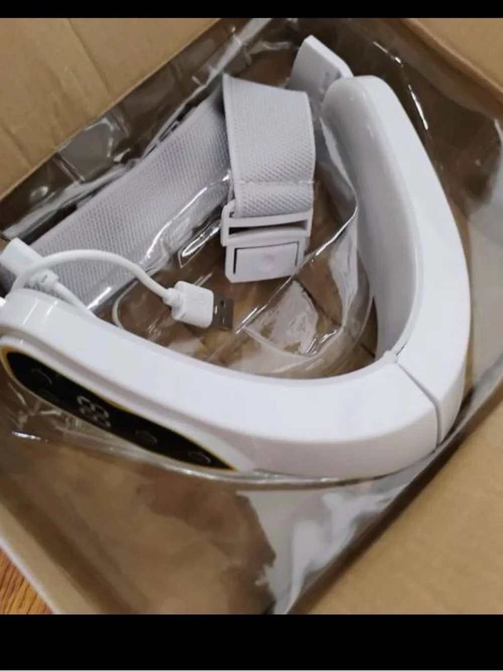 White V-Shaped Facial Lifting Strap with Digital Control - Picture 4 of 5
